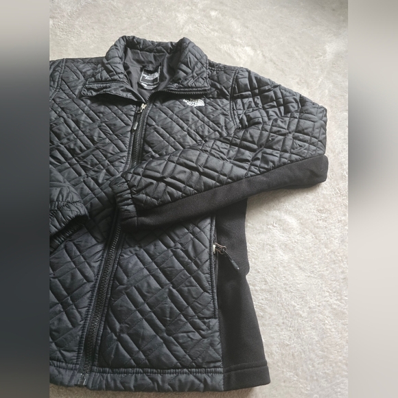 North Face Quilted Puffer Jacket - Picture 2 of 4